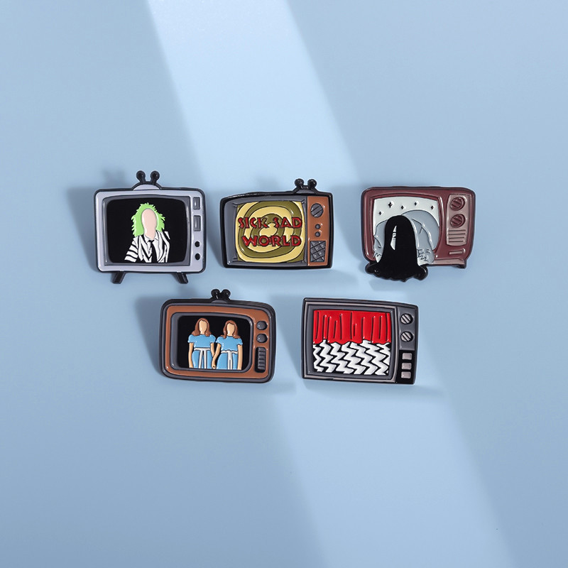 Thriller Ghost Pins Esmalte Fantasma Broches Vintage TV Set Broche Doente Mundo Triste Horror Filme Pin Lapela Crachás Punk Jewelry Presentes Para Amigos em Oferta na Shopee
