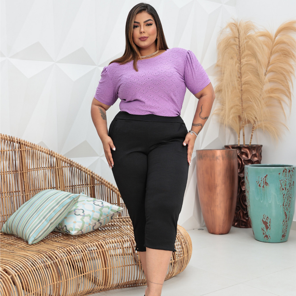 Capri c/ Bolso Faca e Detalhe Tamanho Grande Plus Size