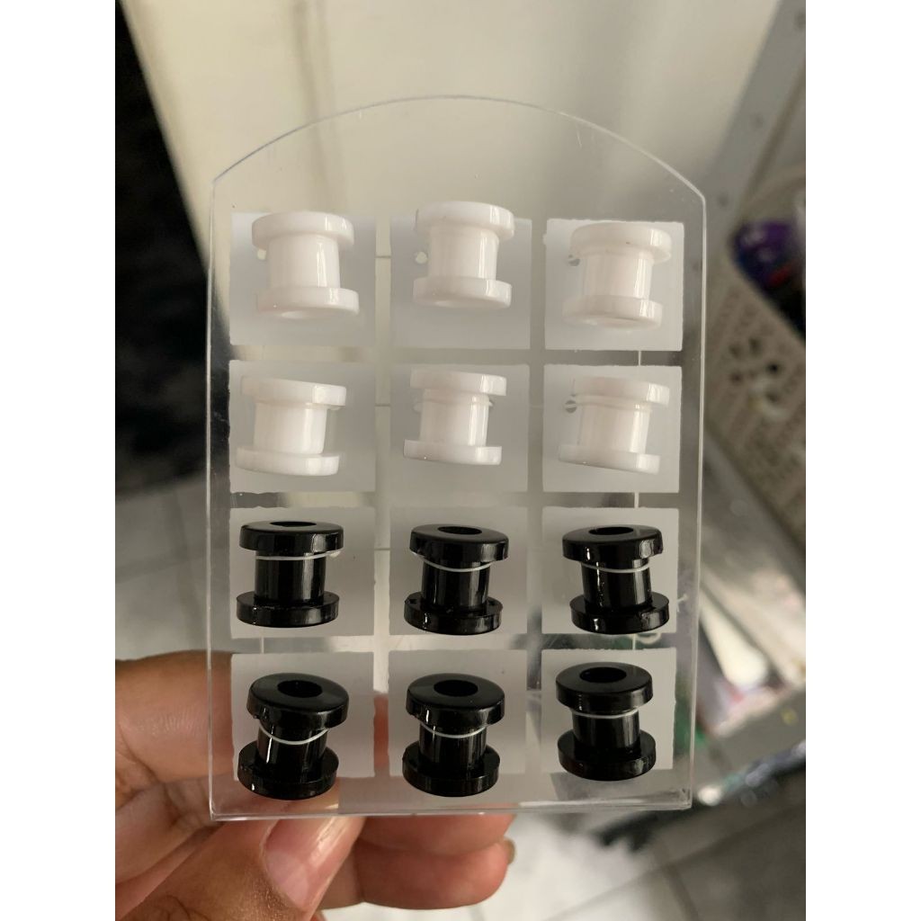 Cartela de Alargador 8mm Preto e Branco Plástico Acrílico Kit 12 unidades Brinco Unissex em Oferta na Shopee