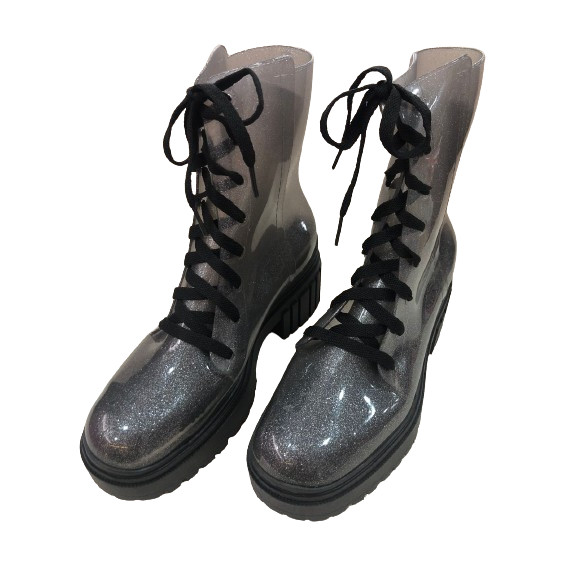 Bota em Glitter Preto em J-Lastic Estilo Coturno com Cano Médio