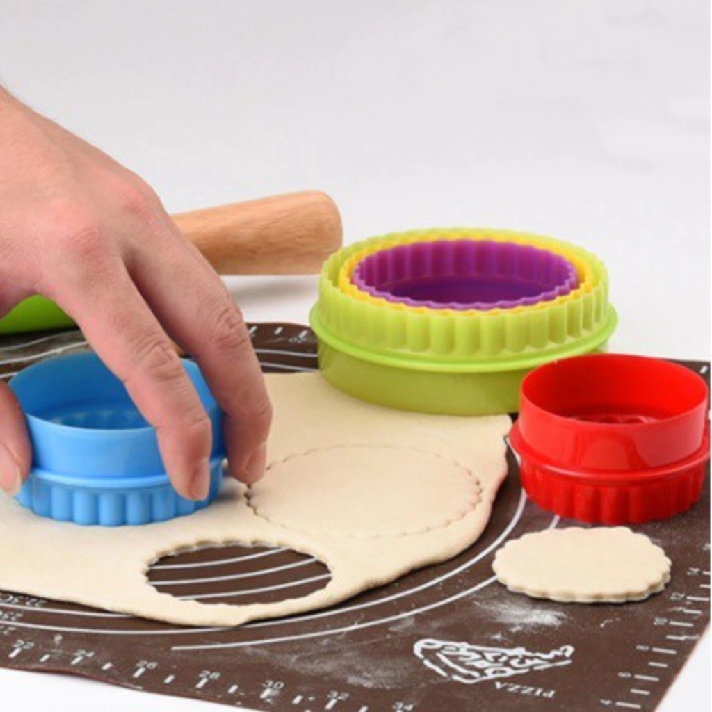 Kit Cortador Molde Redondo Babado Frisado 5 Peças Biscuit Biscoito Pasta Americana Confeitaria