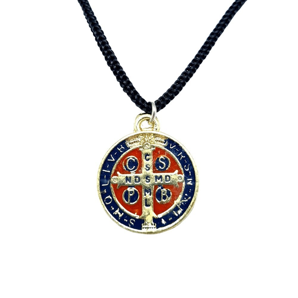 Medalha de São Bento Colorida em Metal no Cordão em Oferta na Shopee