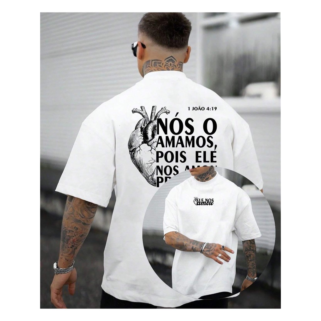 Camiseta Básica Estampa Cristã Frase Nós O Amamos, Pois Ele Nos Amou Primeiro