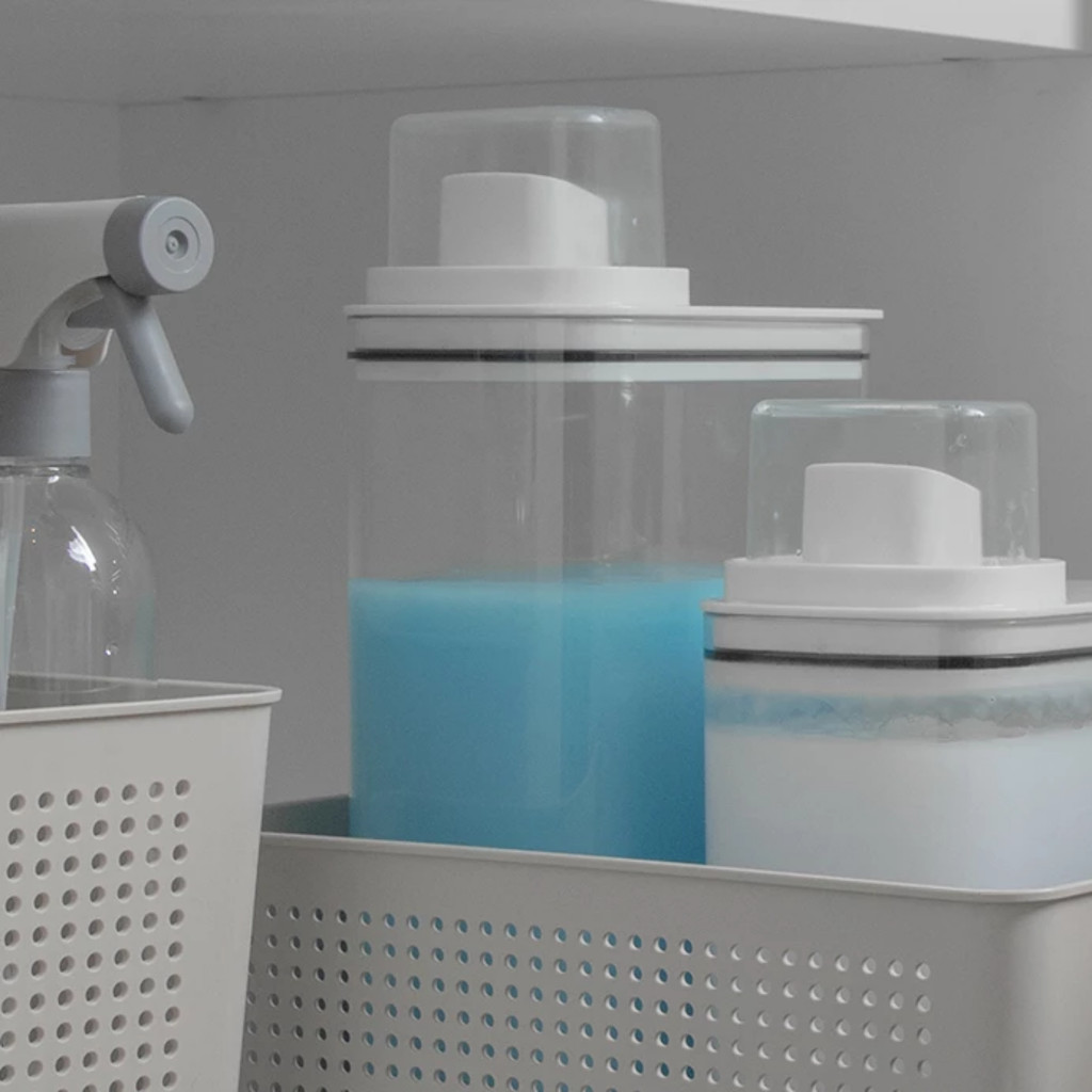 Dispenser Pote Medidor Hermético Porta Produtos Limpeza Organizador Lavanderia 2,3L em Oferta na Shopee