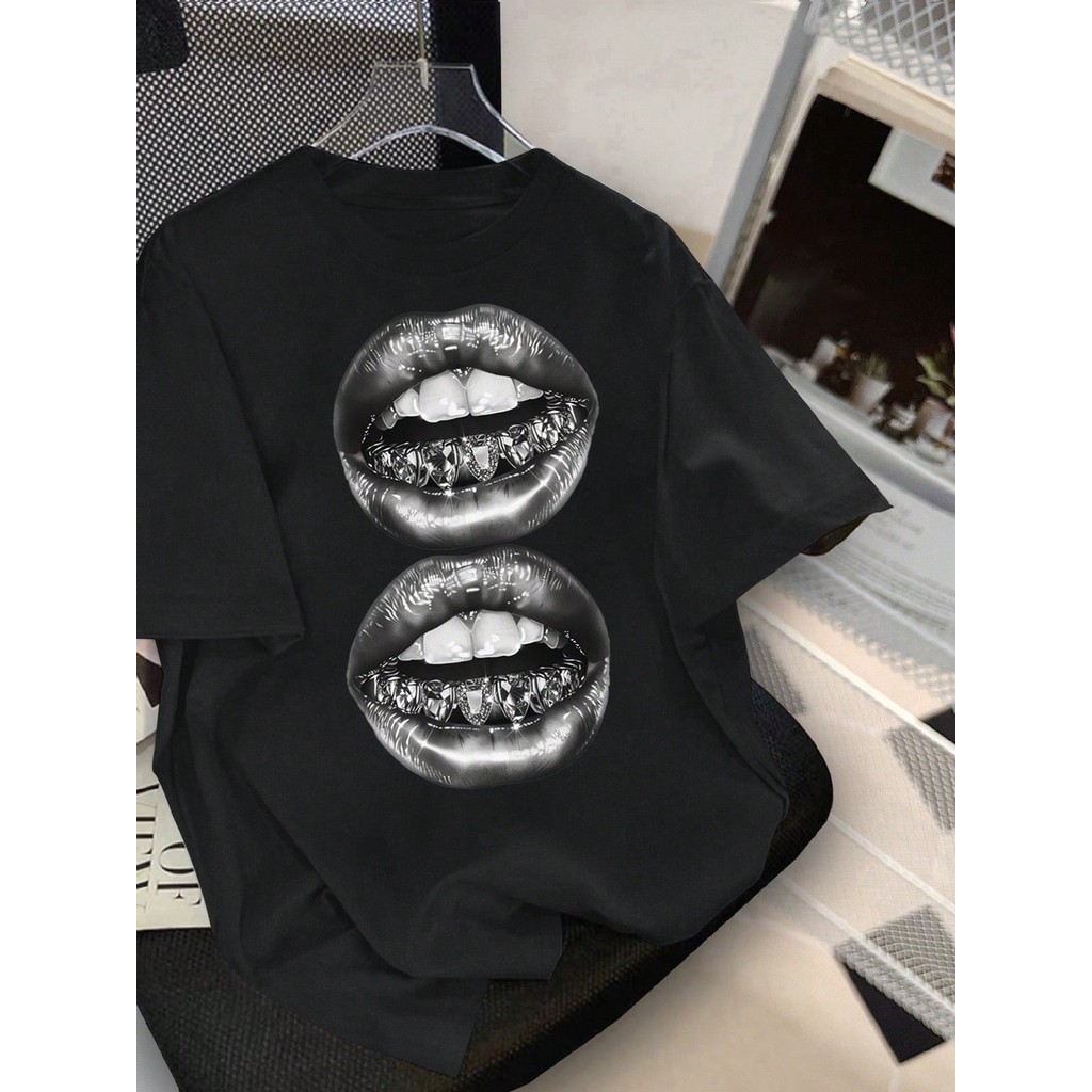 Camiseta Unissex Oversized Plus Size Feminina Masculina Casual Minimalista  Estampa de Lábios Caimento Solto para Mulher