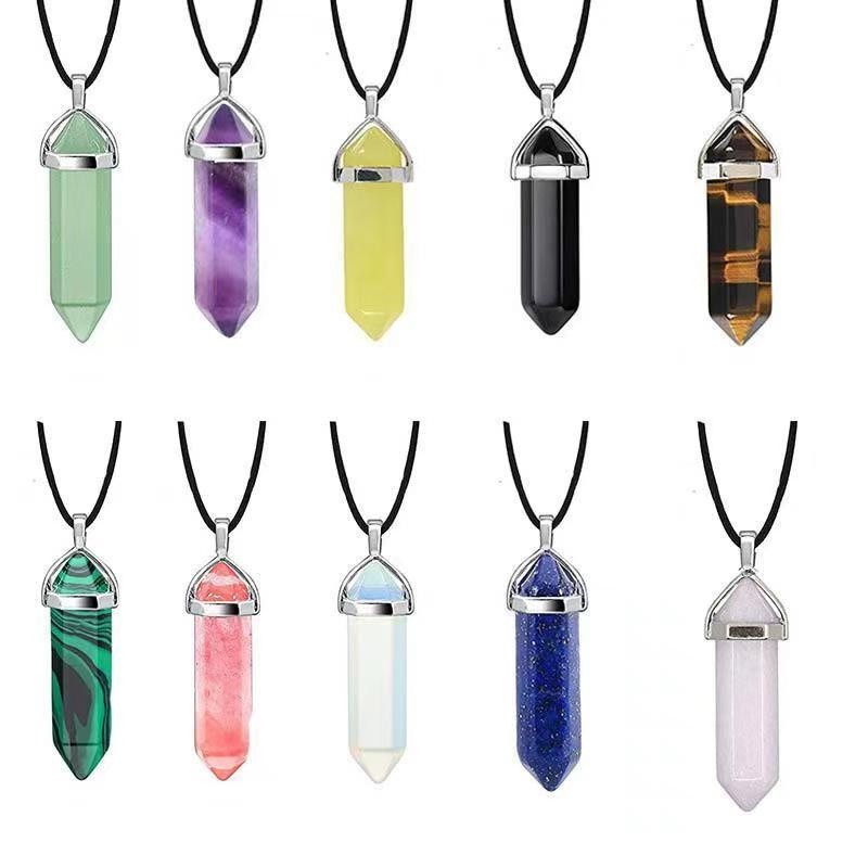 Colar de Couro com Pingente Hexagonal de Opala de Cristal e Pedra Natural