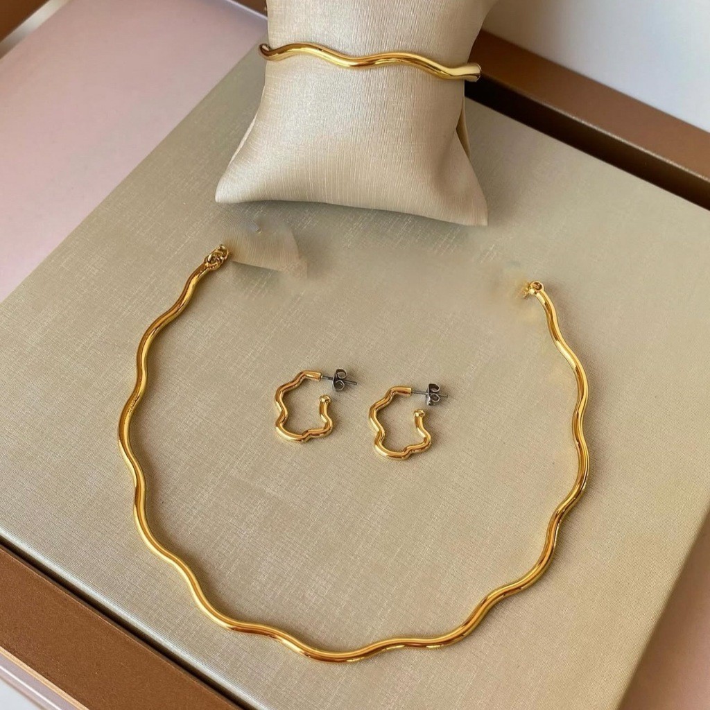 Kit Choker Pulseira e Brinco Aro Estilos populares Nó Folheado a Ouro 18k e Prata 925