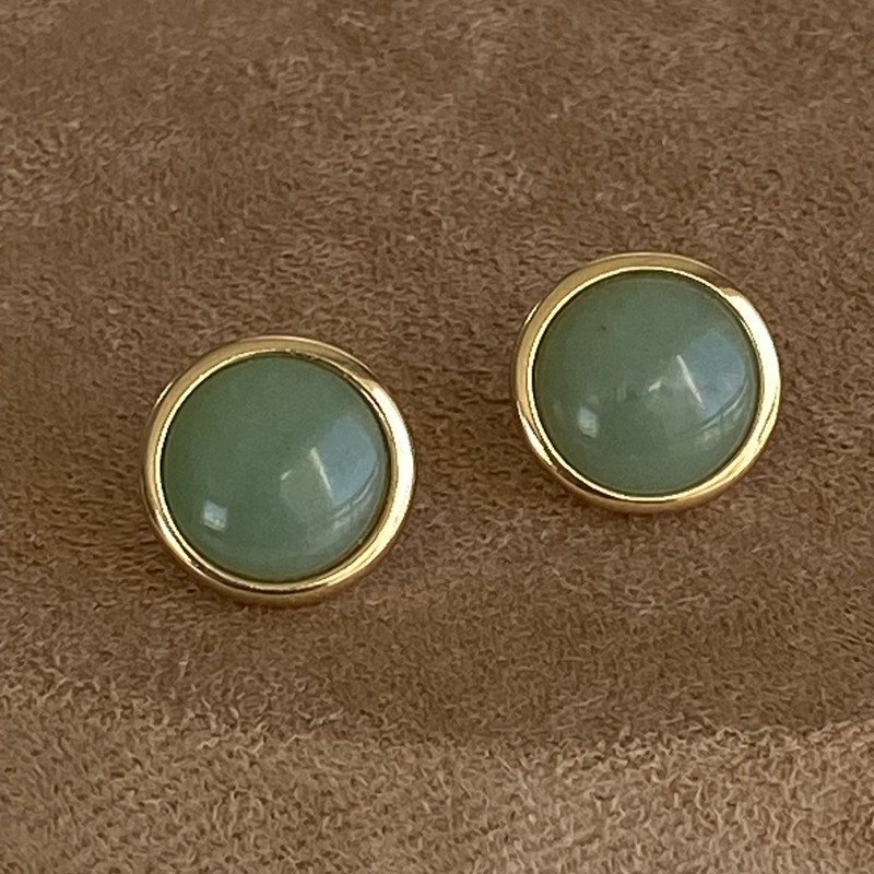 Brinco Botão com Pedra Natural Quartzo Verde Banhado a Ouro e com Pino em Aço 18K em Oferta na Shopee