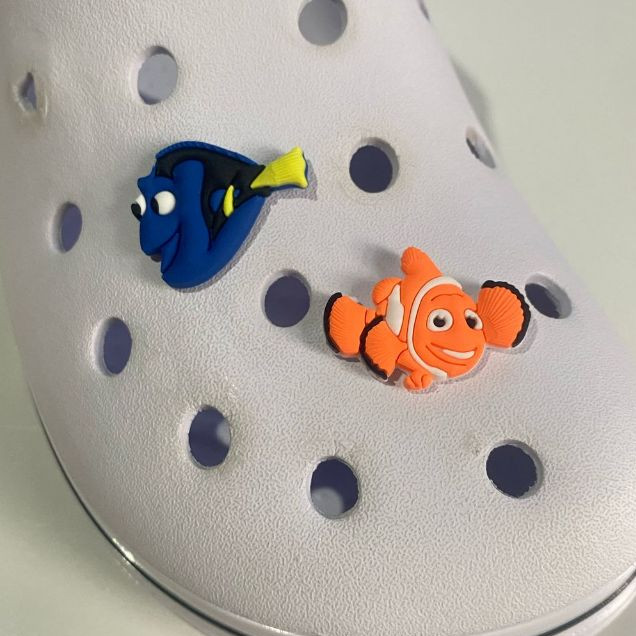02 Pins/Bottons  Emborrachados Para Babuche -  Dory e Merlin