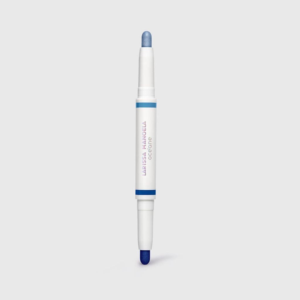 Sombra em Bastão Dupla Azul Claro e Azul Marinho Larissa Manoela By Océane - Duo Eyeshadow Stick Ultramarine And Mettalic Blue 2,4g - Beauty
