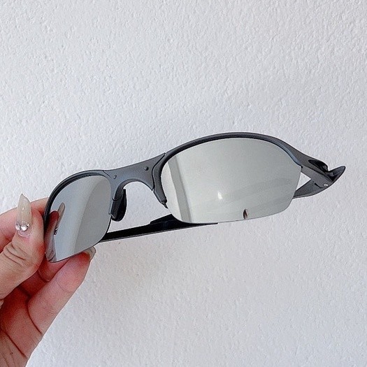 Óculos De Sol R2 Cromada Pinada de Ferro Armacao Cinza Fosco em Oferta na Shopee