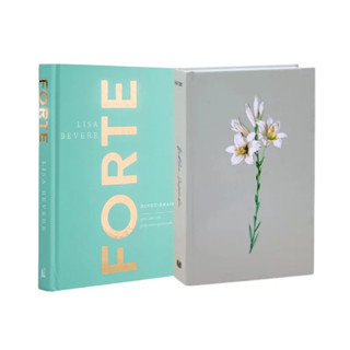 Kit Fortaleza e Sabedoria | Celebrando o Amor | Bíblia Sagrada Lírios e Devocional Forte em Oferta na Shopee