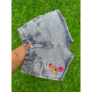 Short Jeans Feminino Cintura Alta Bordado Arara Colorida Lavagem Clara | Sem Elastano em Oferta na Shopee