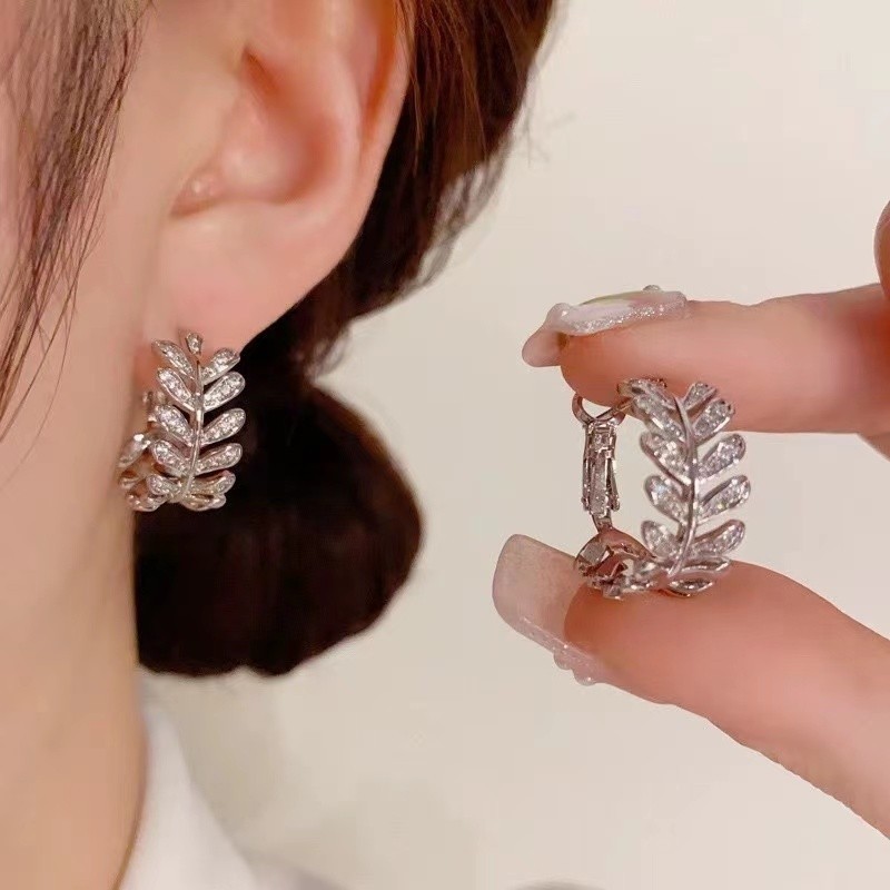 Brincos De Folha Pequena  Moda Japonesa Coreano Semi joia prata 925 e ouro 18k. em Oferta na Shopee