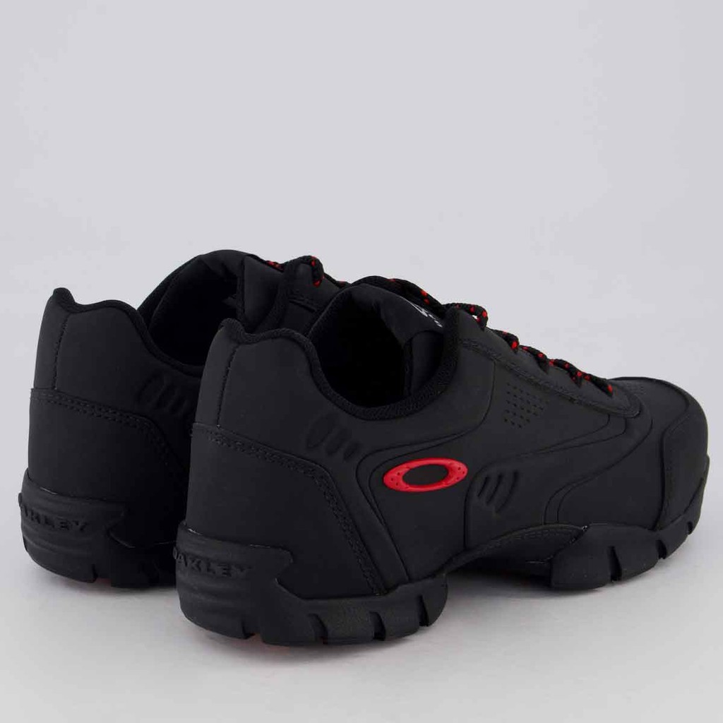 Detalhes do Tênis Oakley Stern Preto