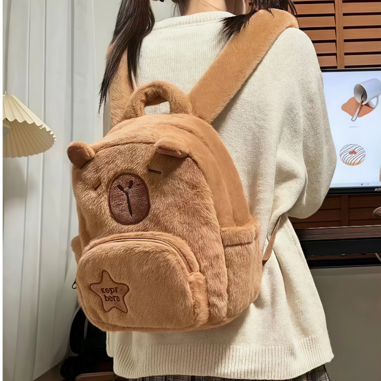 Mochila Infantil Feminina em Pelúcia Capivara Fofa e Aconchegante em Oferta na Shopee