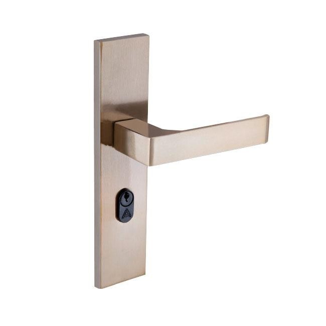 fechadura entrada quadratta reta espelho s40 latonado alianca - Home & Living