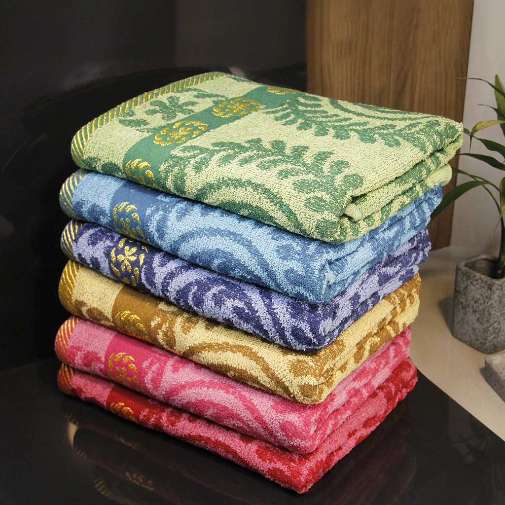 Kit 5 Toalhas de Banho Estampada Grande 140x70cm Felpuda Macia Alta Qualidade Bordada Sortida — imagem 1