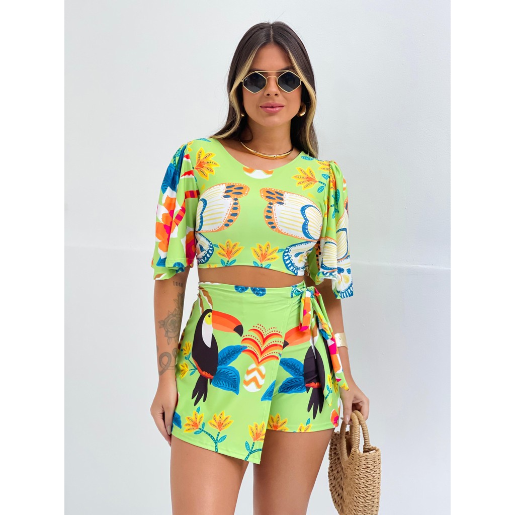 Conjunto Estampado shorts saia e cropped estampa floral tropical