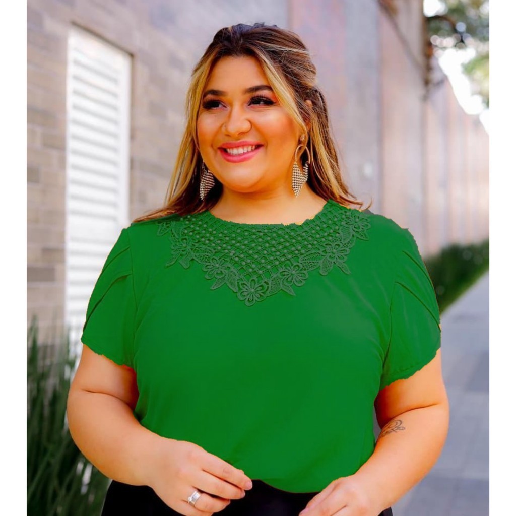 Blusa Camisa Plus Size G2 Verde Bandeira Escuro Manga Curta Renda Social Crepe Feminina Moda Evangélica Cristã Social Bordada Para Congresso Delicada Romântica Pérola Pedrinha