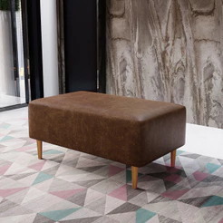 Puff Decorativo Sala de Estar Cléo W01 Pés Palito 90 cm Couríssimo Marrom - Lyam Decor