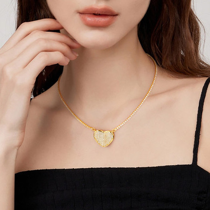 Colar de coração de zircão brilhante Colar moderno banhado a ouro em forma de coração Colar feminino