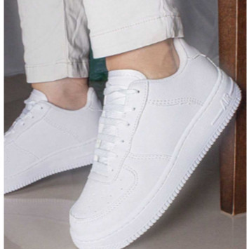 Tenis femenino masculino Sneakers Brancos Chiques leves Confortáveis Cadarço para Todas as Estações