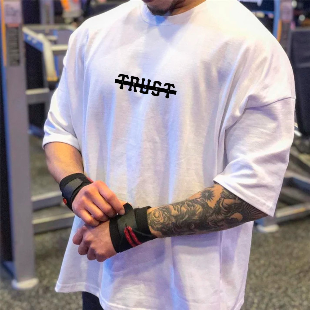 Camiseta Oversized Streetwear Estampa Trust Musculação Fit Algodão Casual Treino Academia