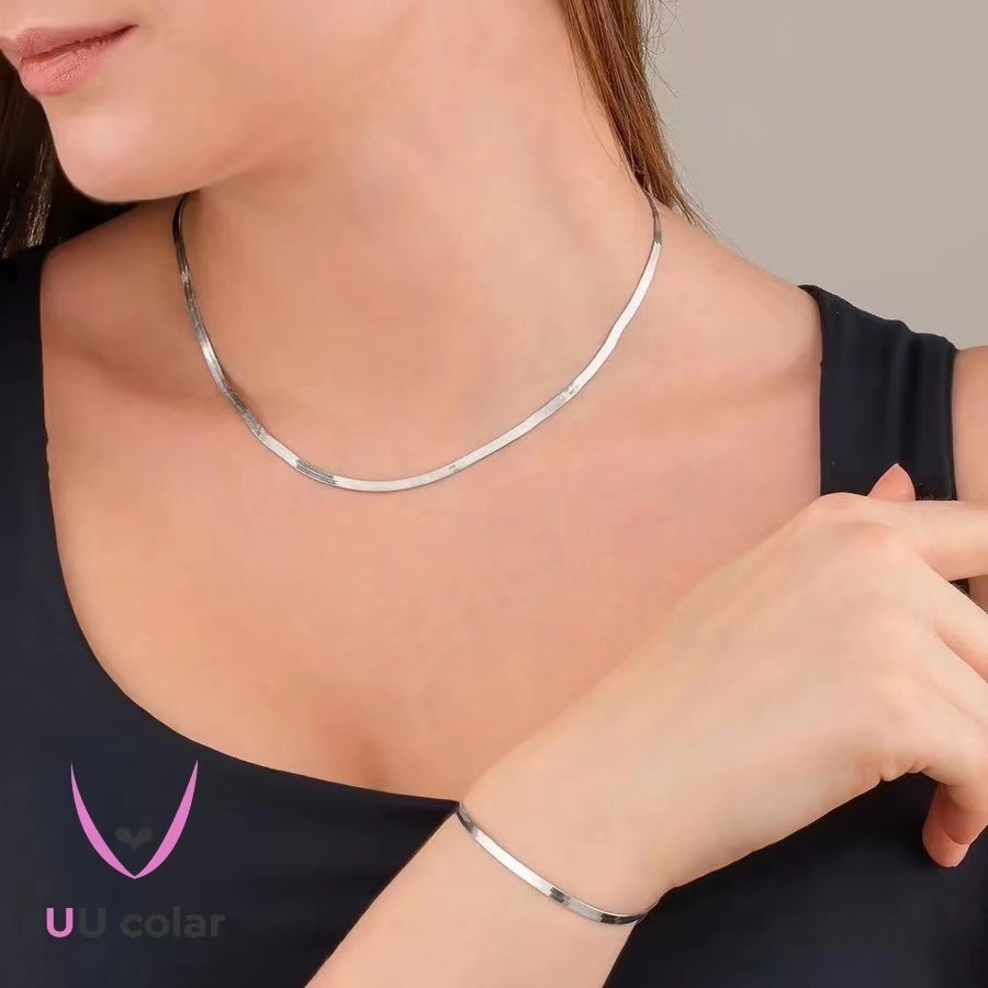 Kit de Jóias Femininas: Colar de Osso de Cobra Laminado e Pulseira Corrente Banhada a Ouro 18k - Estilo e Durabilidade
