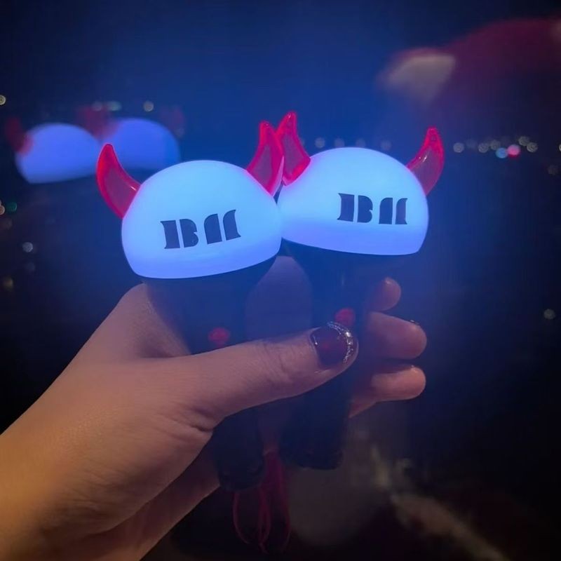 2025 Kpop BABYMONSTER Mini Light Stick Chaveiros Criativos Luzes Laser Chaveiro Bolsa Pingente LightStick Key Tings Fãs