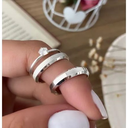 Par Alianças Namoro compromisso 4mm Lisa e Diamantada banhado Prata 925  + Anel Solitário + Gravação COD-04