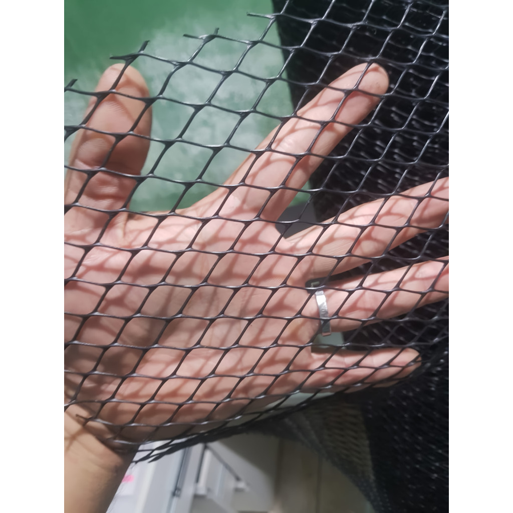 Tela Hexagonal Plástica 1,5m - Ideal para Viveiros, Cercas e Proteção