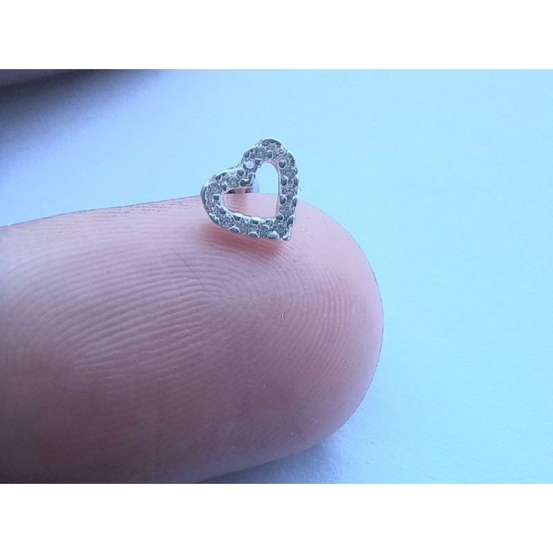 Piercing tragus coração vazado cravejado com pedra de zircônia Prata 925  cod:1434