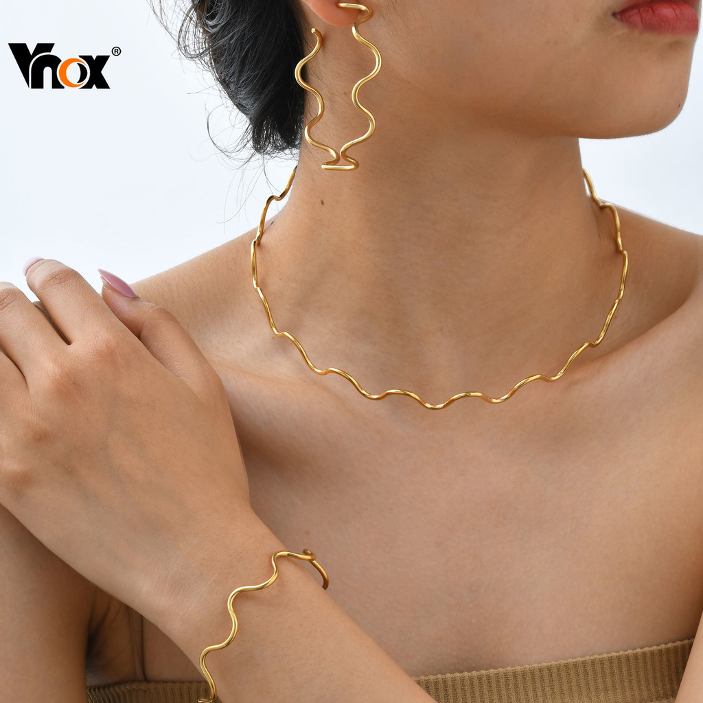 Vnox Moda Onda Gargantilha Pulseira Brincos De Argola Conjunto Feminino , Ouro 18k Aço Inoxidável Hipoalergênico Minimal em Oferta na Shopee