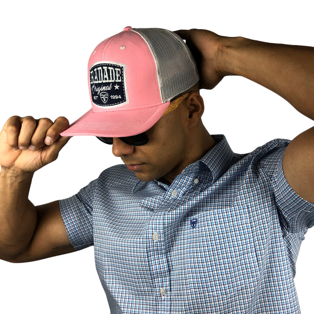 Boné Radade country rosa com branco telinha modelo trucker rodeio caipira sertanejo vaquejada cavalgada dia a dia