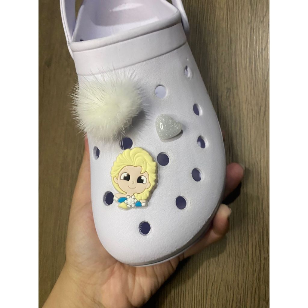03 Pins/Bottons Em Resina Com Pom pom  Para Babuches - Elsa