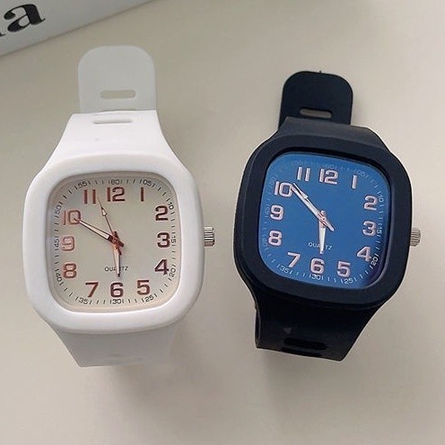 【 Ready Stock 】 Ladies Relógios De Quartz Novos Digitais Coreanos Quadrados De Alta Valor