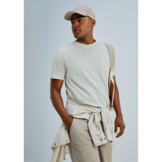 Camiseta Masculina Manga Curta Texturizada Com Bolso Hering em Oferta na Shopee
