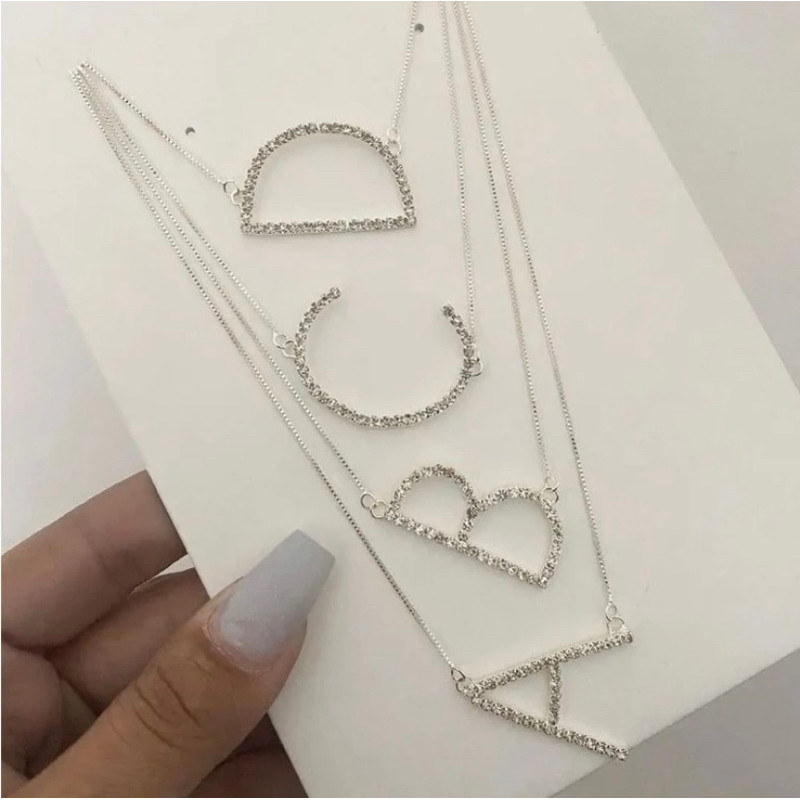 Colar Feminino Pingente de Letra Inicial Cravejada Folheado a Prata 925 em Oferta na Shopee