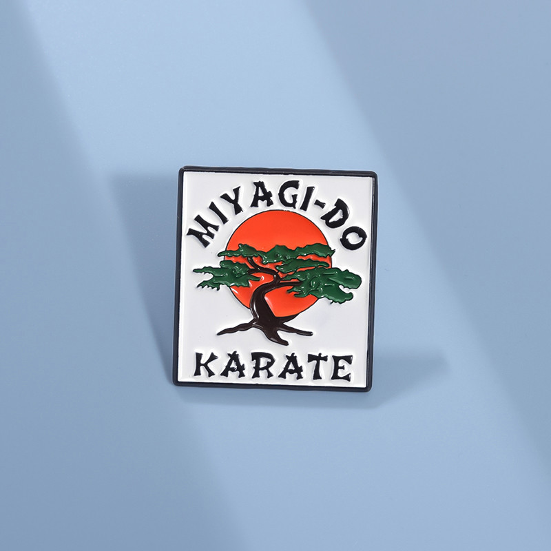 Miyagi-Do Karate Bonsai Árvore Esmalte Pins Cartoon Cobra Kai TV Brochura Crachás Metal Lapela Pin Jóias Presentes Para Amigos