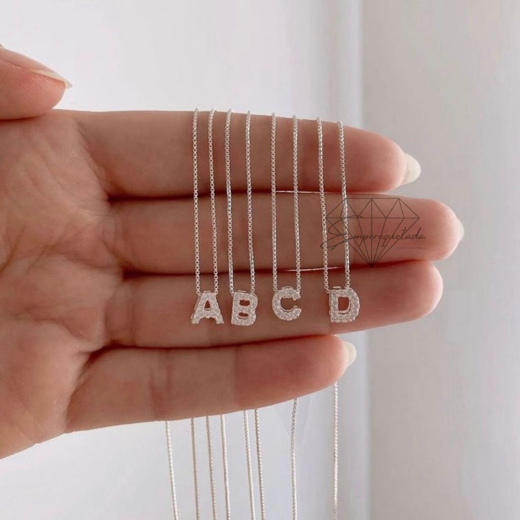 Colar  Mini- Letra inicial cravejada banhado à prata 925 em Oferta na Shopee