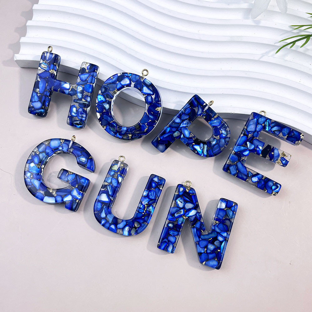 1Pcs Exquisite A-Z Letter Resin Charms Blue Stone Filled Initials Pendant Chaveiros Fazendo Material Acessórios De Bricolagem