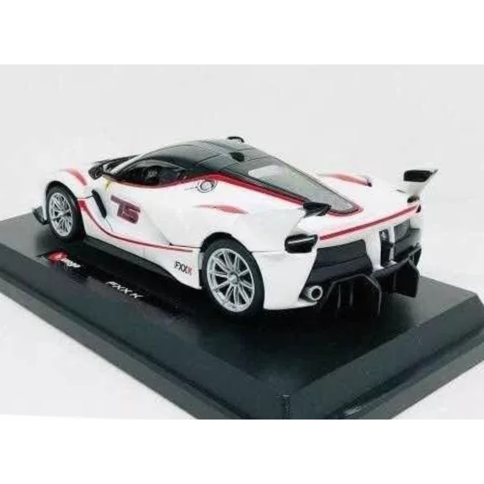 Miniatura Carro Ferrari FXX K #75 - Ferrari Racing - Branco - 1:24 - Burago