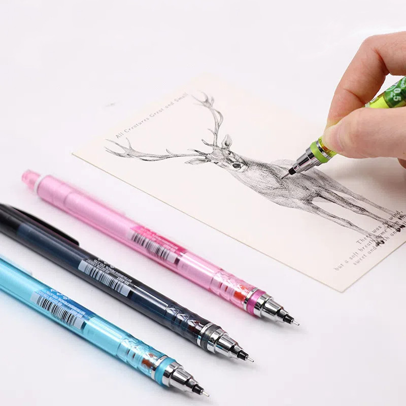 Lápis Mecânico Novo e Moderno Japão UNI M5-450T Kuruto Plus com Núcleo de Grafite, Rotação Automática e Lead de 0,5mm.