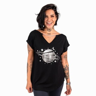 Blusa Estampa Prata Saturno Detalhe Decote Correntes em Oferta na Shopee