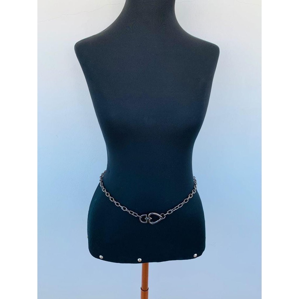 Body chain Cinto de correntes com detalhe em coração mosquetão banhado a Ródio Negro