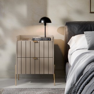 Mesa de Cabeceira Moriah 45cm Gavetas Laqueadas Pés e Puxadores Dourado em Oferta na Shopee