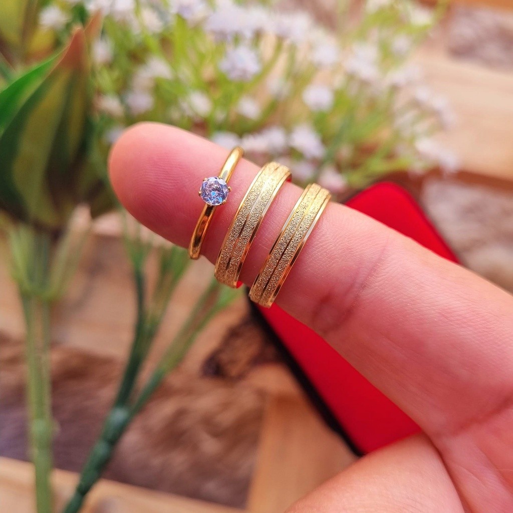 Par De Aliança casamento noivado Diamantada 4mm Banhada ouro 18k + Solitário + Caixinha COD-42 em Oferta na Shopee