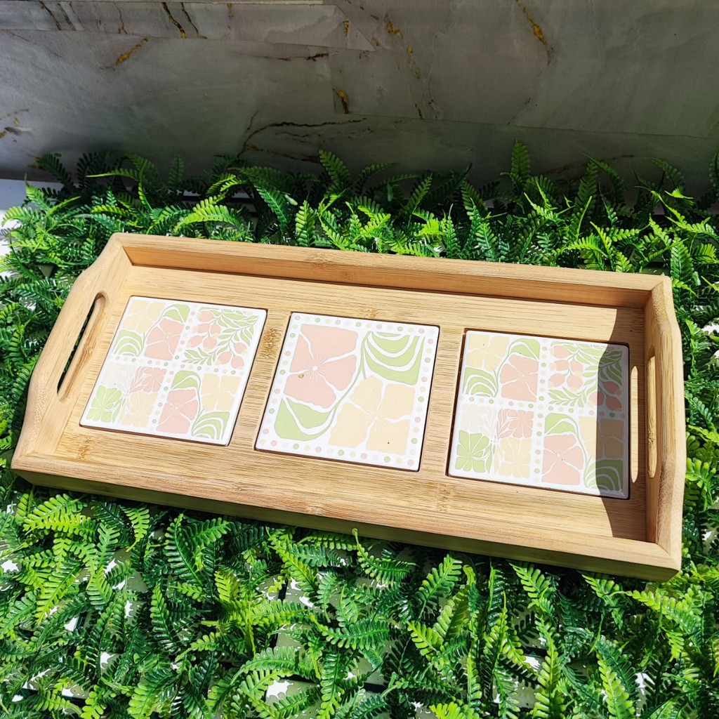 BANDEJA COM ALCA E FUNDO CERAMICA FLORAL 37CM X 18CM X 4,5CM BAMBU
