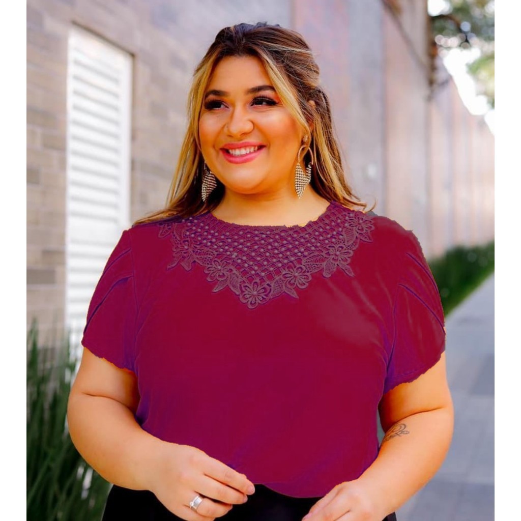 Blusa Camisa Plus Size G2 Vinho Bordô Marsala Manga Curta Renda Social Crepe Feminina Moda Evangélica Cristã Social Bordada Para Congresso Delicada Romântica Pérola Pedrinha